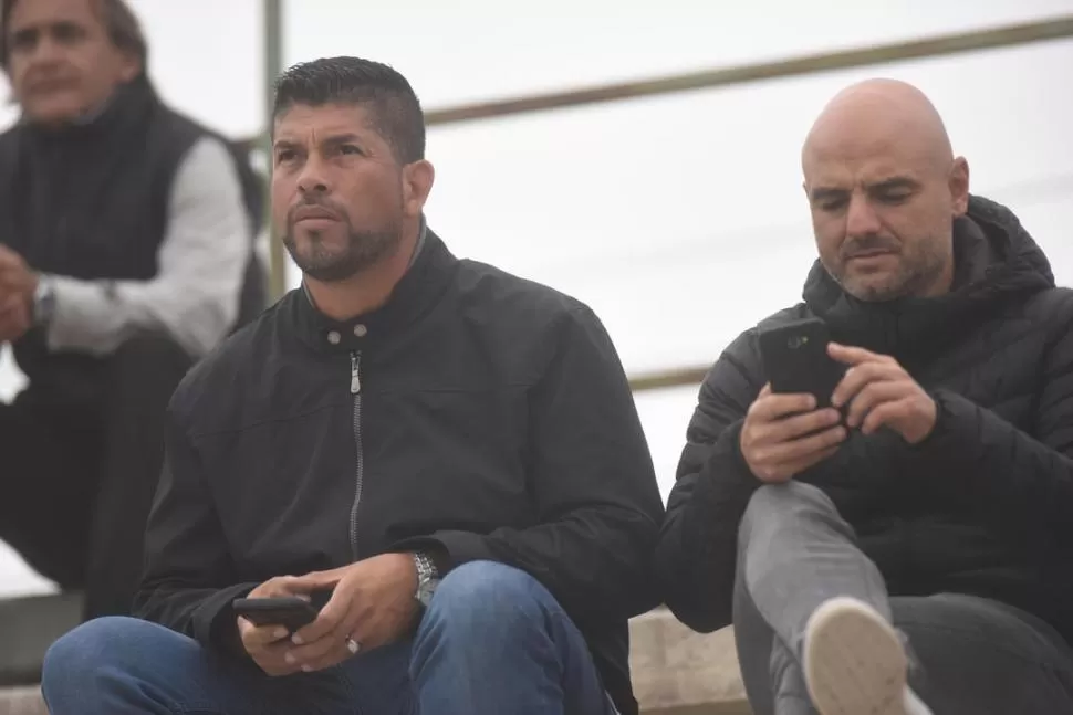 TRABAJAN SIN PAUSA. Los entrenadores reparten su tiempo entre el armado de la logística y la conformación del plantel. 