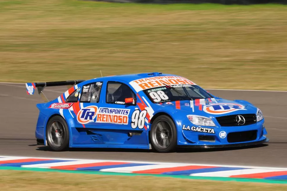 EXPERIENCIA. Reinoso compite por primera vez con el Mercedes Benz V6. foto de Guillermo Cejas