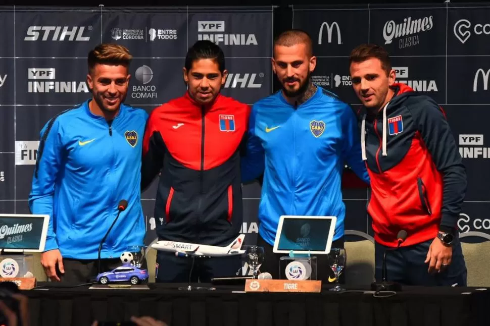 UNIDOS ANTES DE LA FINAL. Julio Buffarini, Diego Morales, Darío Benedetto y Walter Montillo asistieron a la conferencia de prensa conjunta en la previa del encuentro. twitter @superliga