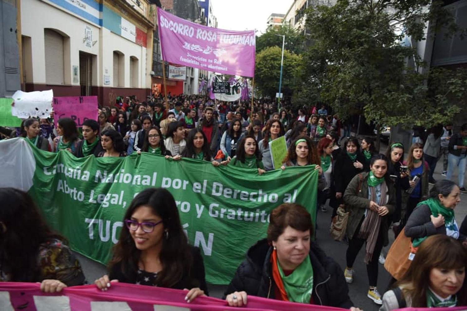 Las mujeres marcharon por la ciudad pidiendo Ni una Menos