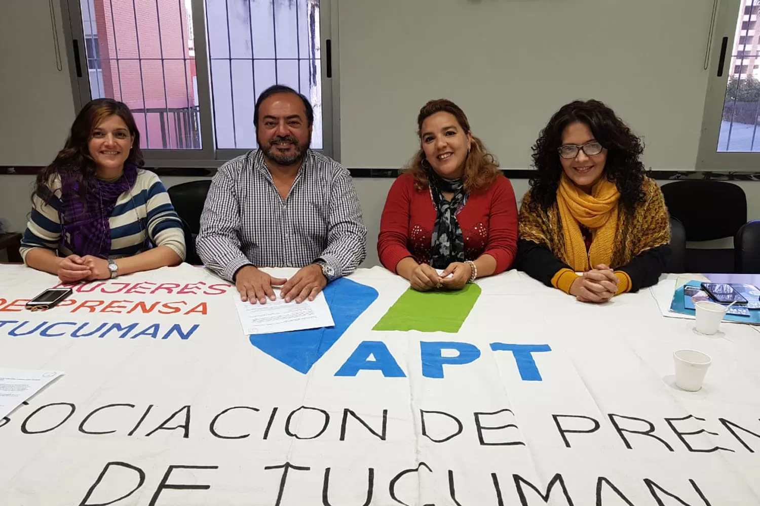 Azul Trefilio, Oscar Gijena (secretario general del gremio), Daniela Benitez y Carolina Moya.