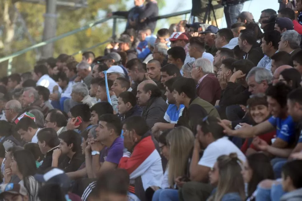 ESTADIO LLENO. Las instalaciones del “Ángel Pascual Sáez” lucieron como nunca para celebrar la clasificación de San Jorge a las finales del Reválida del Federal A.  