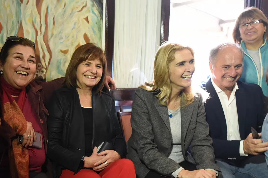 EN TUCUMÁN. Patricia Bullrich junto a Silivia Elías de Pérez.