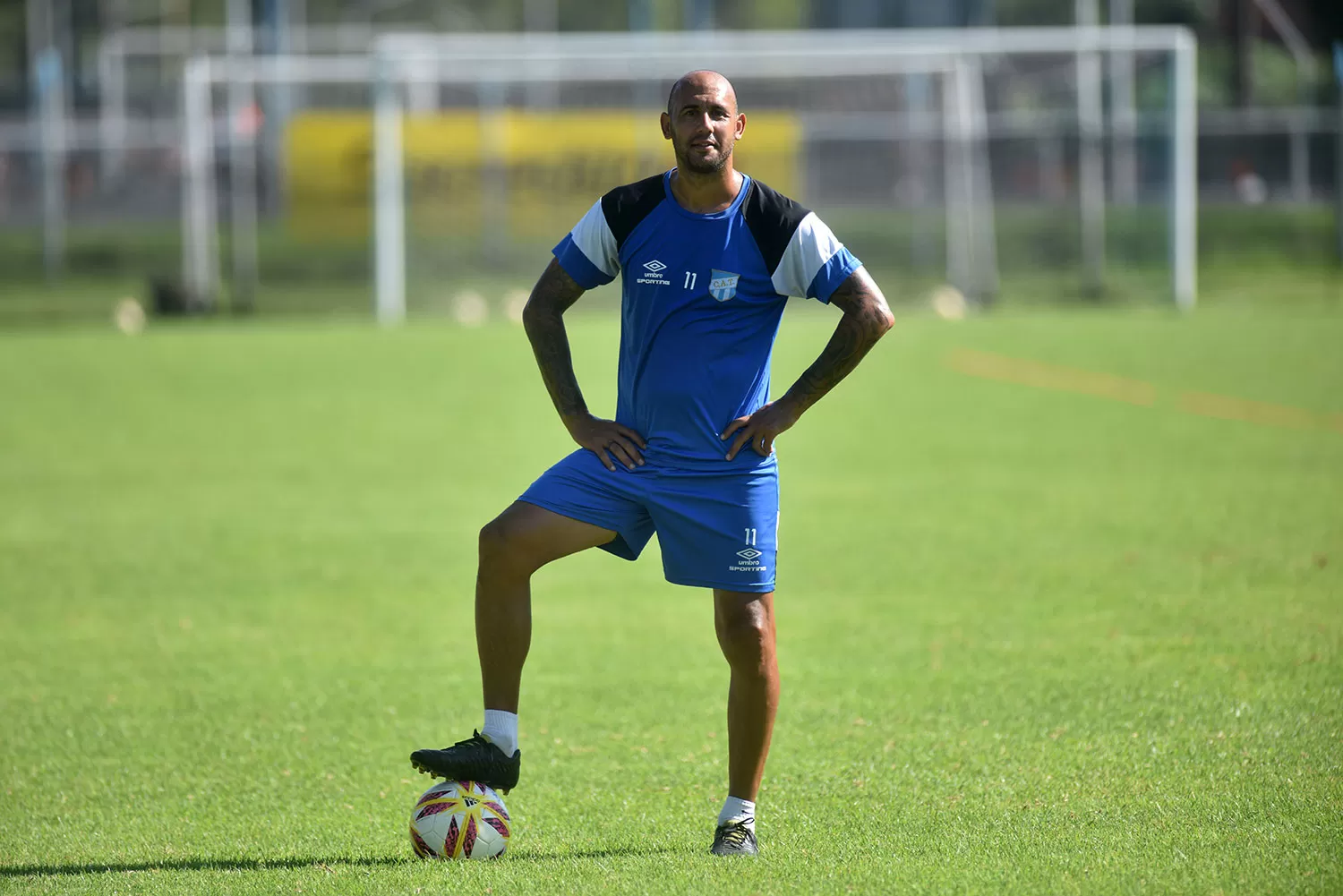 A PARAR LA PELOTA EN OTRO LADO. Mercier deberá buscar club.