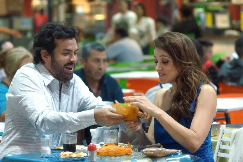 EN ACCIÓN. Juan y Luciana son la pareja central de “Badur Hogar”, el filme salteño de Rodrigo Moscoso.   