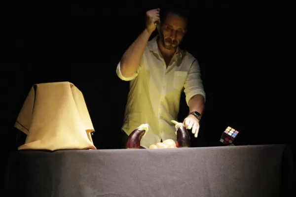 Análisis irónico sobre las ficciones cotidianas