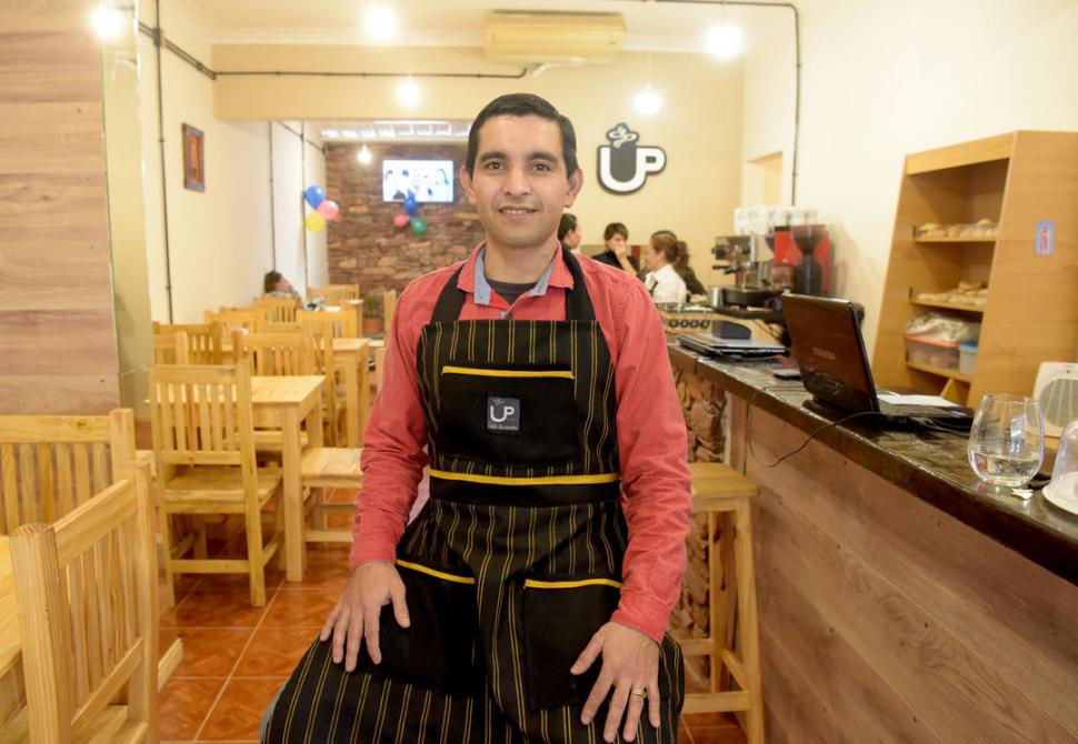 ALBERTO MAIDANA. Vivió en la calle; ahora maneja la cocina de Up. LA GACETA / FOTOS DE FRANCO VERA.-