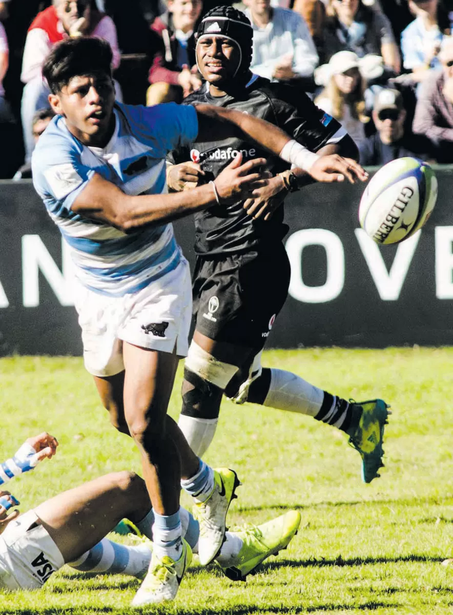 HACIA AFUERA. El tucumano Gonzalo García intentó dinamizar el juego argentino.