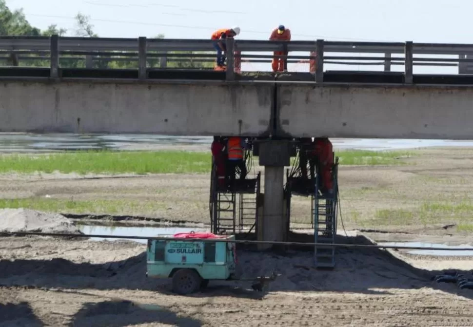 PUENTES EN OBRA. Vialidad Nacional cortó el tramo a fines de mayo para reparar las infraestructuras dañadas. la gaceta / foto de Osvaldo Ripoll