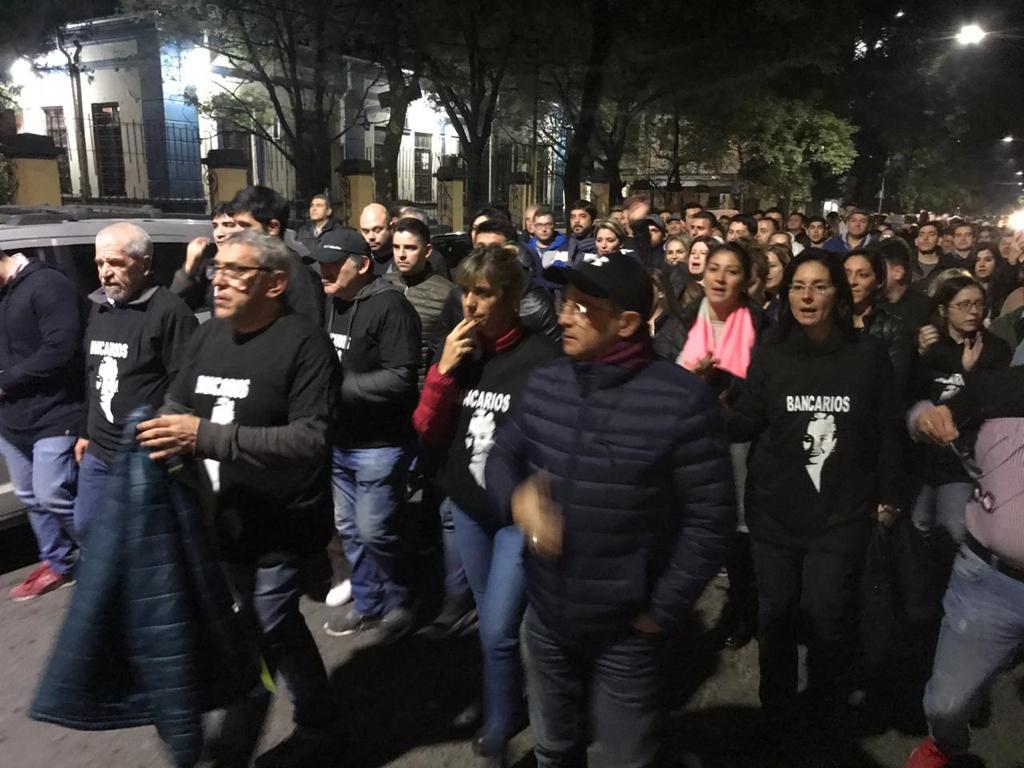 Con un camello, La Bancaria festejó la reelección de Manzur