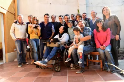 La “barrita” de amigos de Álvaro Pérez Acosta se volvió a juntar para hacerle un regalo muy especial