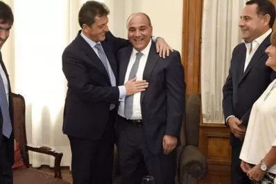 Después de tratarlo como caudillo feudal, Massa celebró el triunfo de Manzur