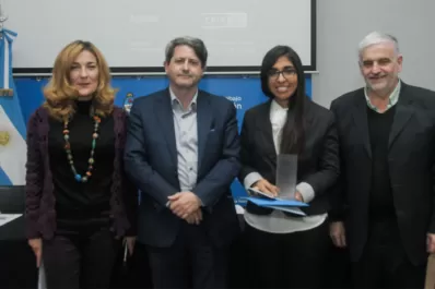Premian la tesis de una  científica de la Eeaoc