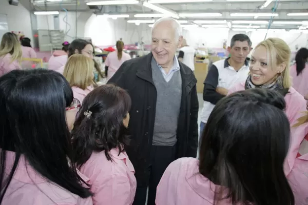 Lavagna se mantiene por afuera y hace campaña con Consenso 19