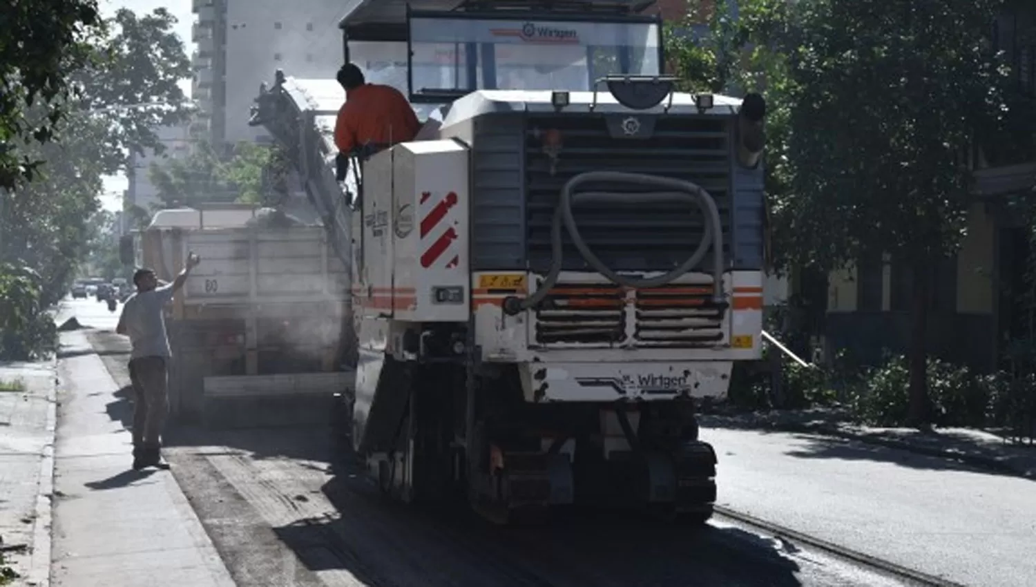 Trabajos de repavimentación sobre Virgen de la Merced.