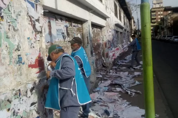 Comenzó la limpieza de la ciudad parar dejar atrás la propaganda política
