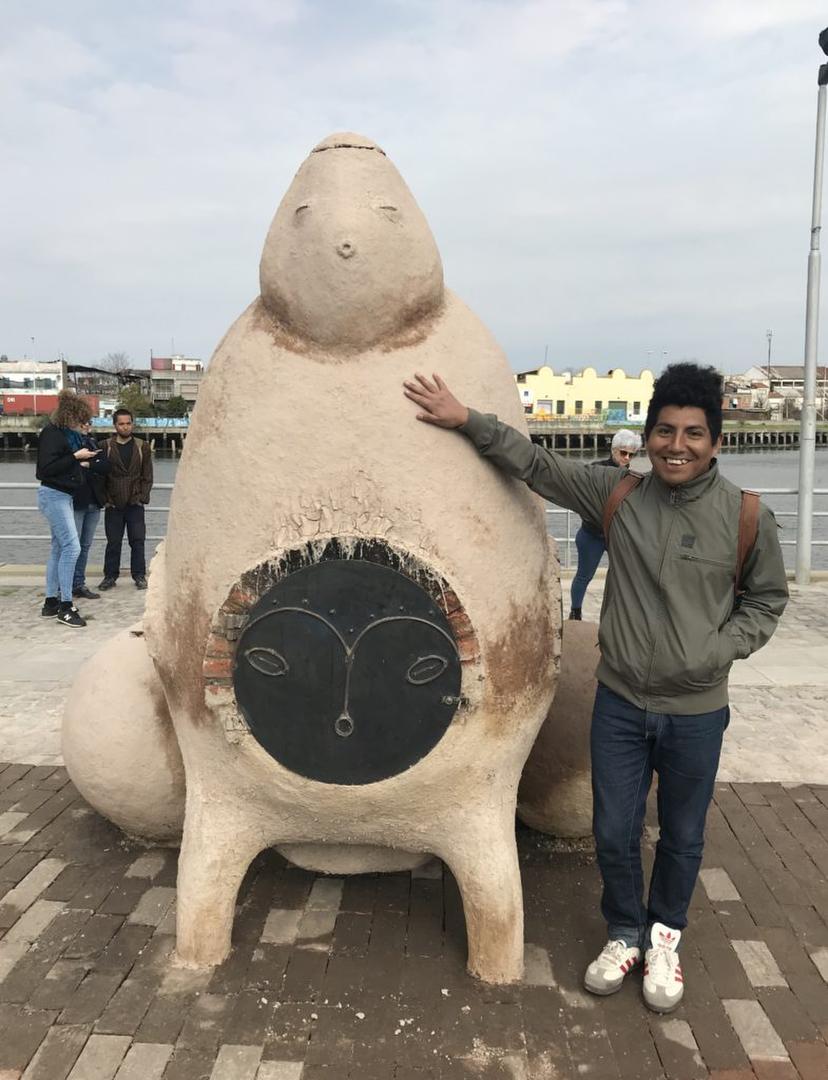 VASIJA RITUAL. Las culturas del NOA tienen sus propios rostros en las esculturas del artista.