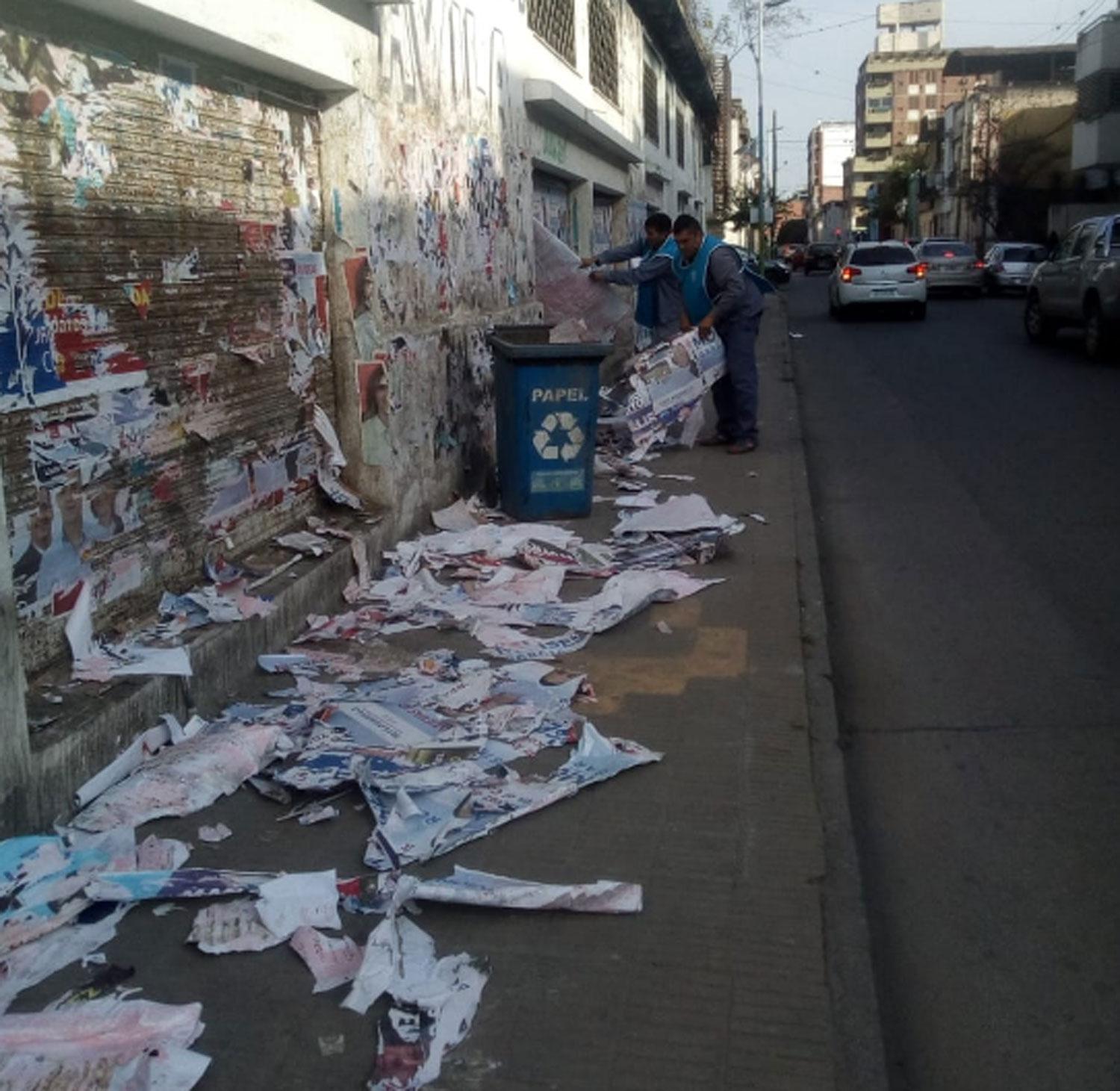 Comenzó la limpieza de la ciudad parar dejar atrás la propaganda política