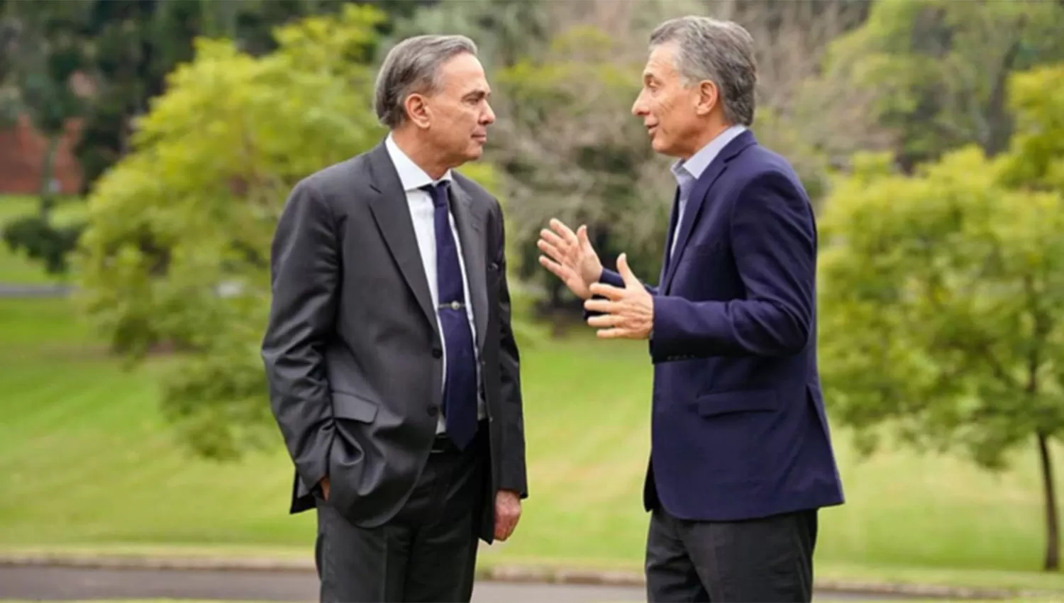 PRIMERA FOTO TRAS EL ANUNCIO. Macri y Pichetto hablaron durante la mañana y luego viajaron a Neuquén.