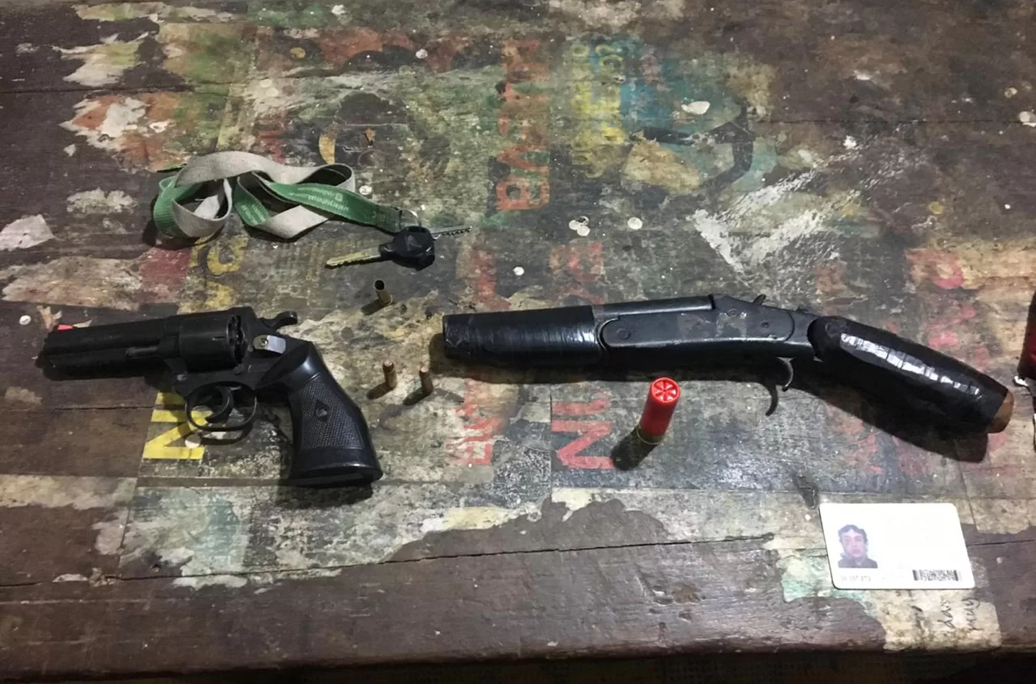 EL SECUESTRO. Las armas que empuñabas los delincuentes.