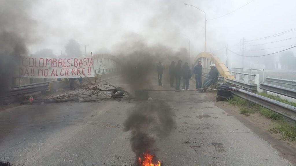 Sin respuestas: trabajadores del ingenio Santa Bárbara cortan la ruta 38