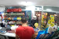 Video: a un ladrón se le escapó un tiro y se hirió la pierna