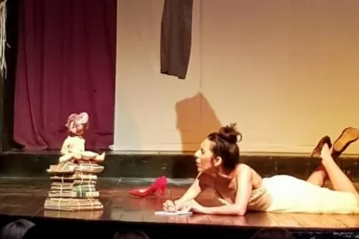 Ironías y críticas del mandato social  en el unipersonal Muñeca en la valija