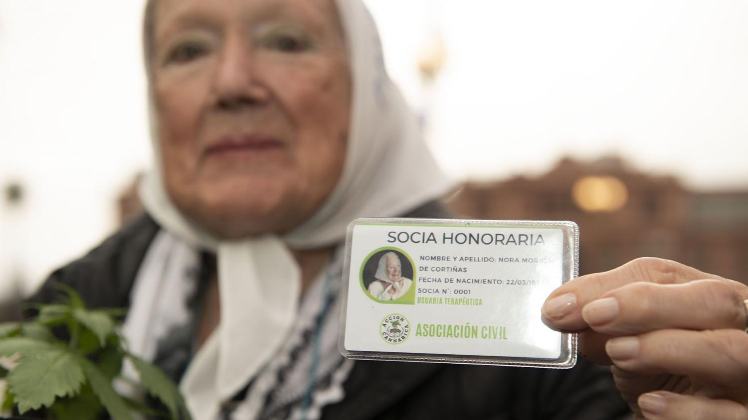 Nora Cortiñas, a sus 89 años: “el aceite de cannabis me permite seguir marchando”