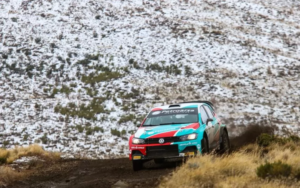 MÁS. Padilla, que pilotea el VW Polo del Baratec, confía que su máquina puede mejorar entre la nieve, el barro y el hielo. foto de Renzo Carletti 