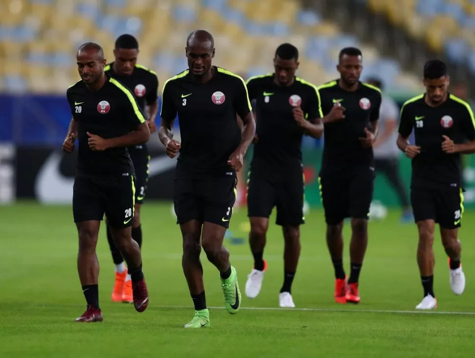 EL CAMPEÓN DE ASIA DEBUTA EN AMÉRICA. Los jugadores de Qatar se preparan para su presentación frente a Paraguay. Reuters