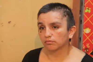 Entré a bañarme y salió de atrás de la cortina, contó la mujer atacada a mazazos por su ex