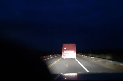 Camión sin luces entre Famaillá y Alberdi