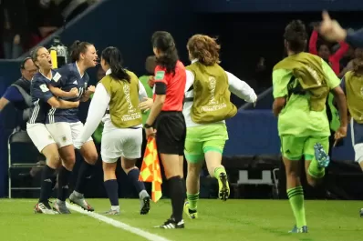 Las chicas necesitan dos empates ajenos para clasificar