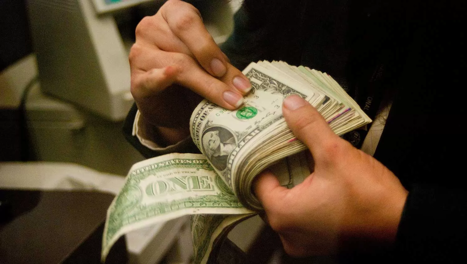 El dólar registró su valor más bajo en dos meses