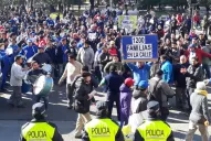 Empleados de Luque copan la plaza Independencia para reclamar por su fuente laboral