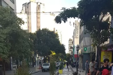 Libre estacionamiento en la semipeatonal de 25 de Mayo