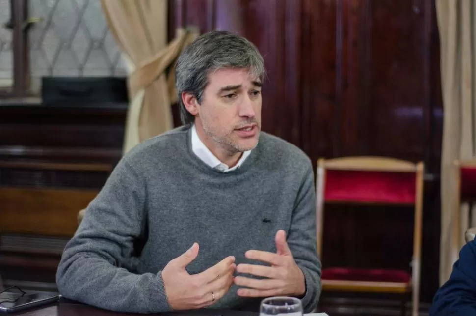  Adrián Pérez, secretario de Asuntos Políticos, dijo que las PASO son “una gran encuesta nacional y muy cara”, ya que los partidos presentarán listas únicas.