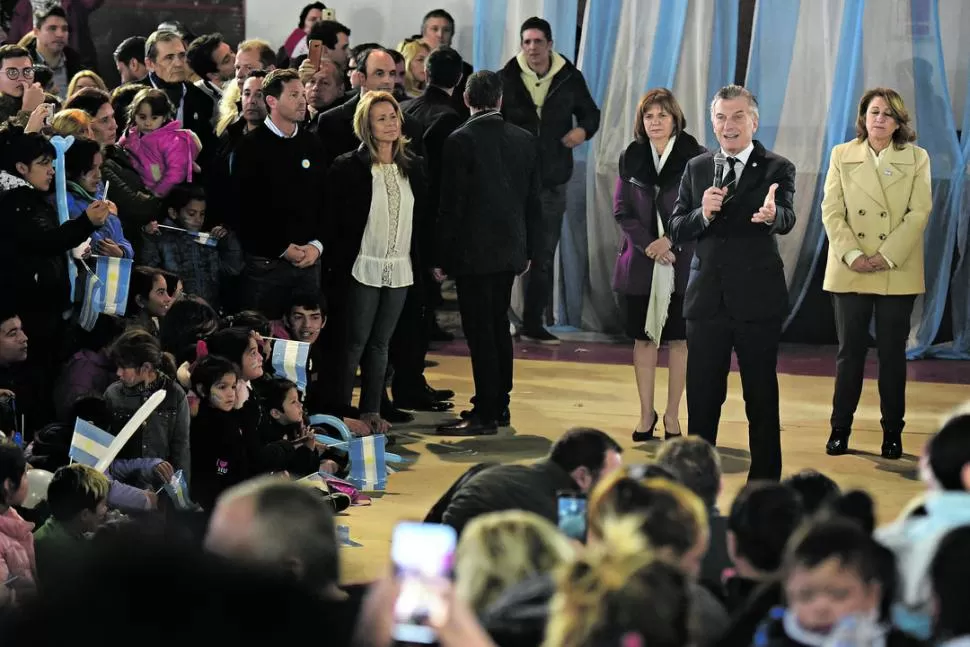 CONMEMORACIÓN. Macri presidió un acto en el club Ciclón, en Rosario. telam 