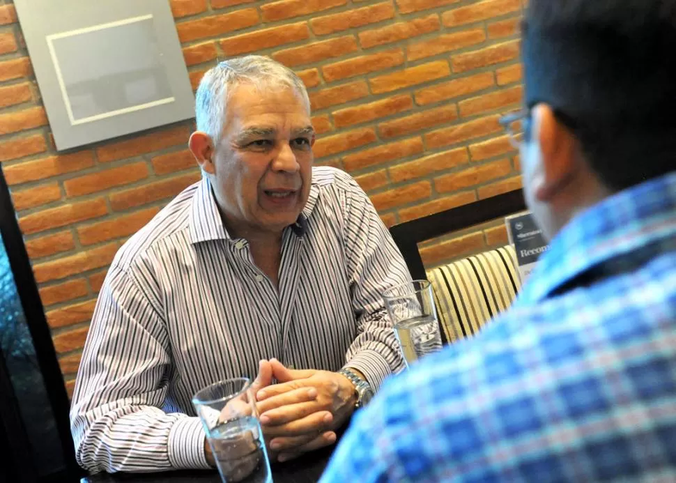 “QUIERO SEGUIR TRABAJANDO”. Luque dijo que se analizan alternativas para salir de la coyuntura financiera. la gaceta / foto de héctor peralta (archivo)