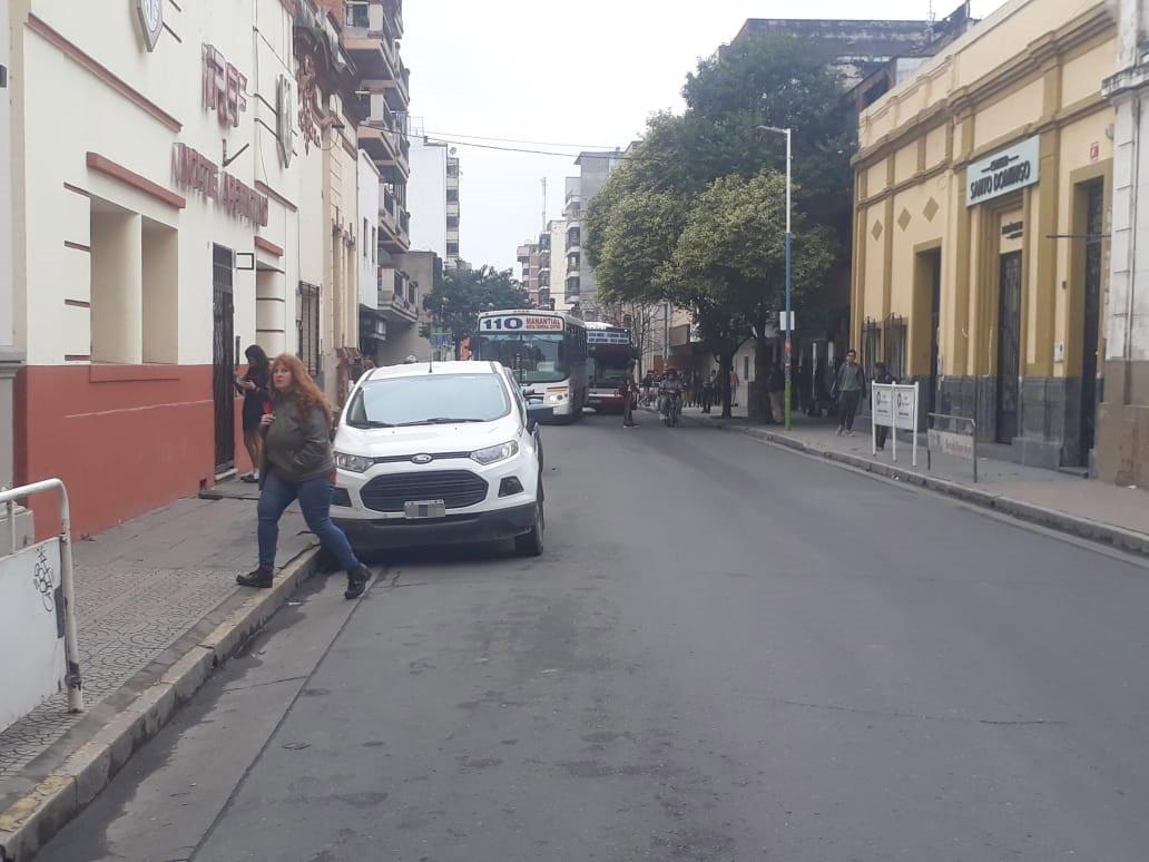 Libre estacionamiento en la semipeatonal de 25 de Mayo