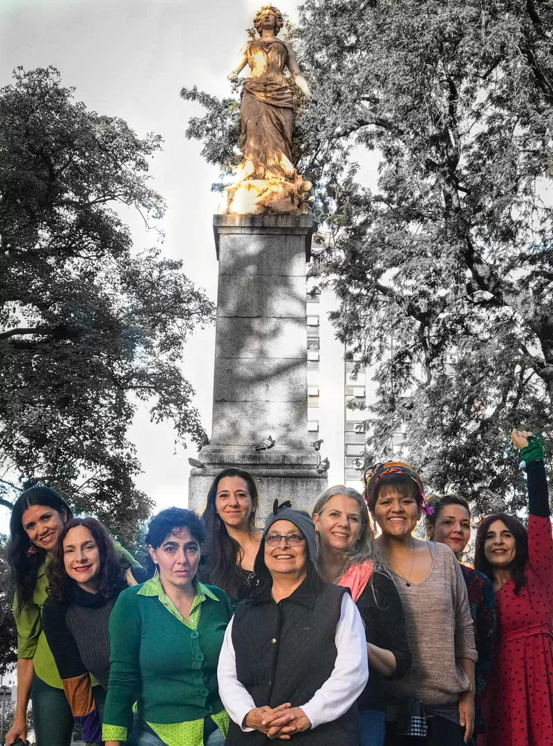 PLANTEO COLECTIVO. La mayoría de las participantes, en una foto común. 