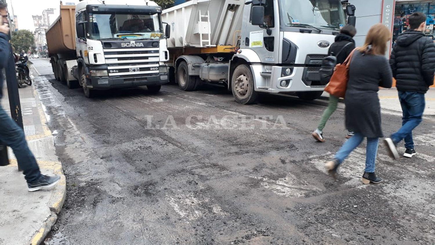 INTRANSITABLE. Los vehículos no podrán manejar por Córdoba pero sí por Maipú.