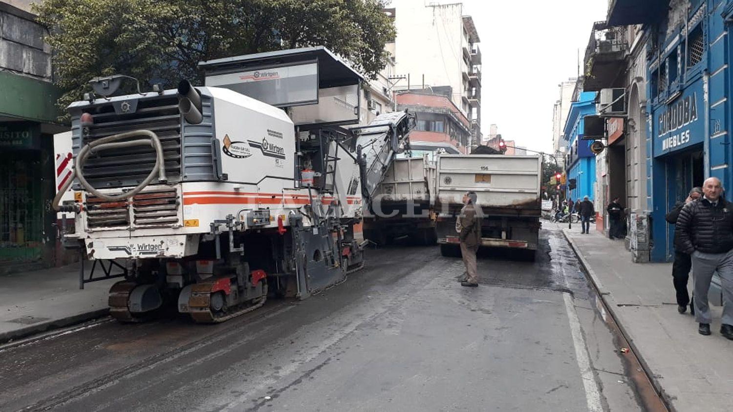 REPAVIMENTACIÓN. La calle Córdoba está cortada al tránsito vehicular.