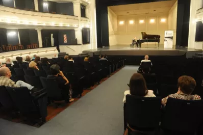 El piano Steinway  del teatro San Martín tiene muchísimo trabajo