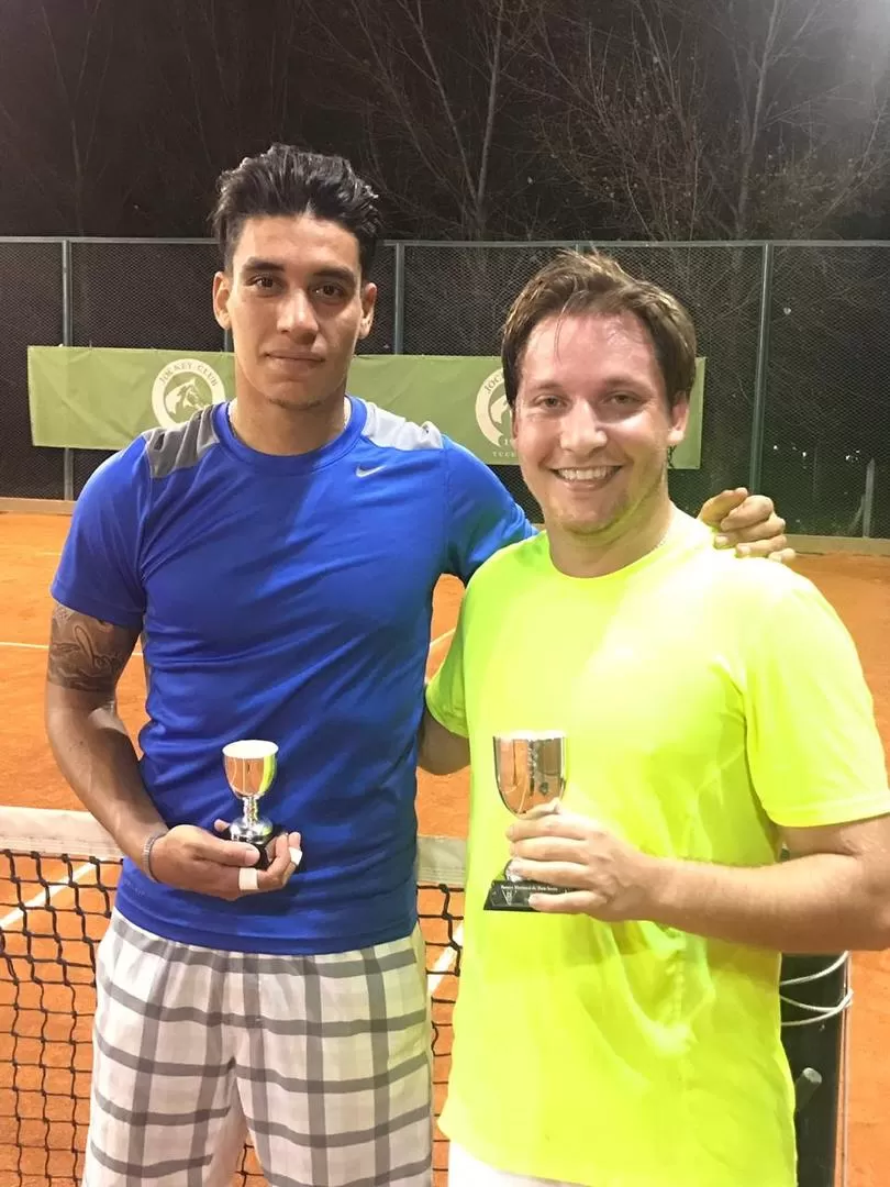 DE NIVEL. Moyar (derecha) venció a Cepeda en una entretenida final. fotos prensa jockey club