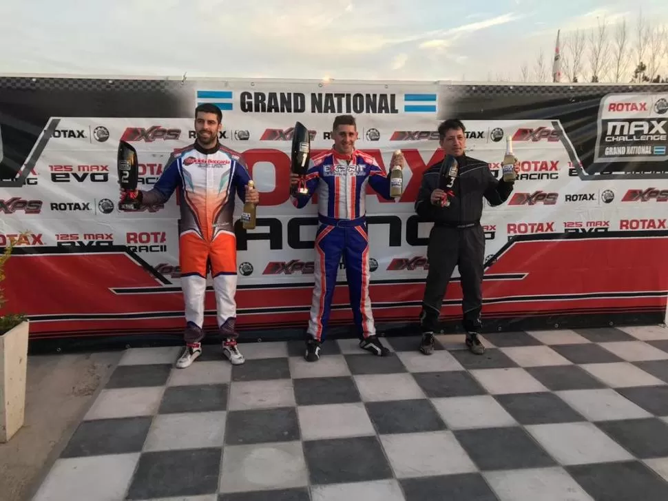 PODIO. El triunfo de Viola fue merecido: el mejor en todas las salidas a pista fue él. Rotax bonaerense
