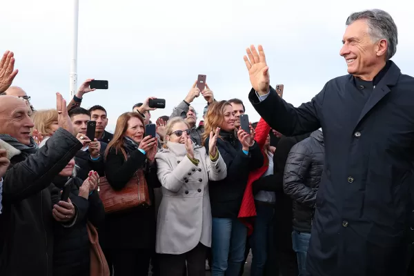 Con escala previa en Yakarta, Macri se embarca hacia Japón, sede del G20