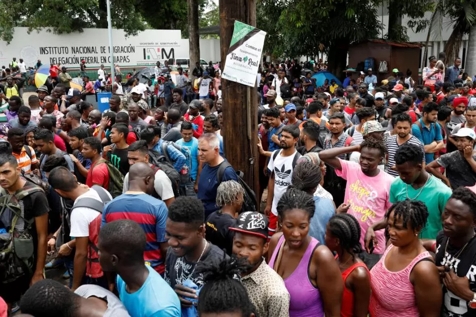 SIN PASO. Miles de centroamericanos jamás pueden llegar a la frontera.  reuters 