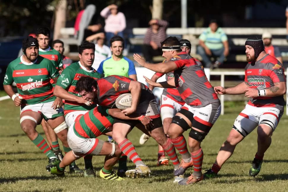 SIN TREGUA. Lince se apoyó en su pack de forwards para desgastar a Huirapuca, que perdió envión y se quedó sin playoffs. la gaceta / foto de diego araoz