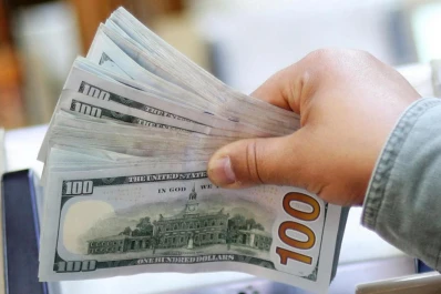Riesgo país cerca de 900 puntos y otra baja del dólar